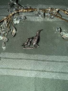 Vintage Silver Tone Penguin Family Brooch - Mother and Chicks Animal Pin